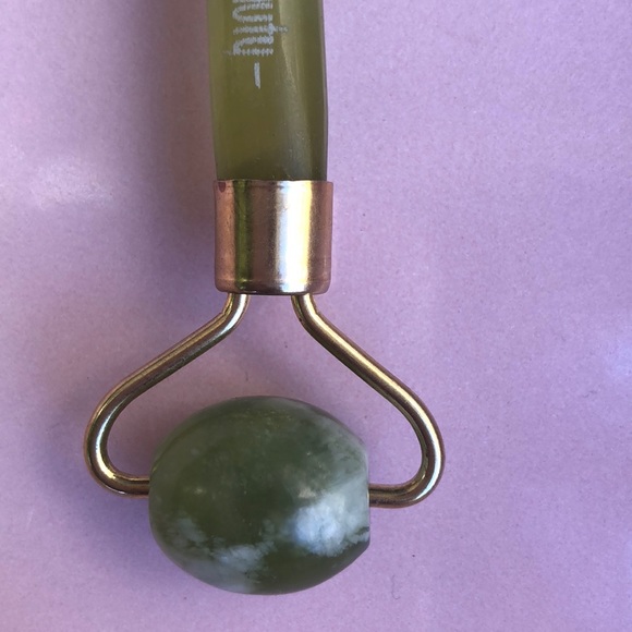 Genuine Jade stone facial Roller. - Picture 3 of 4